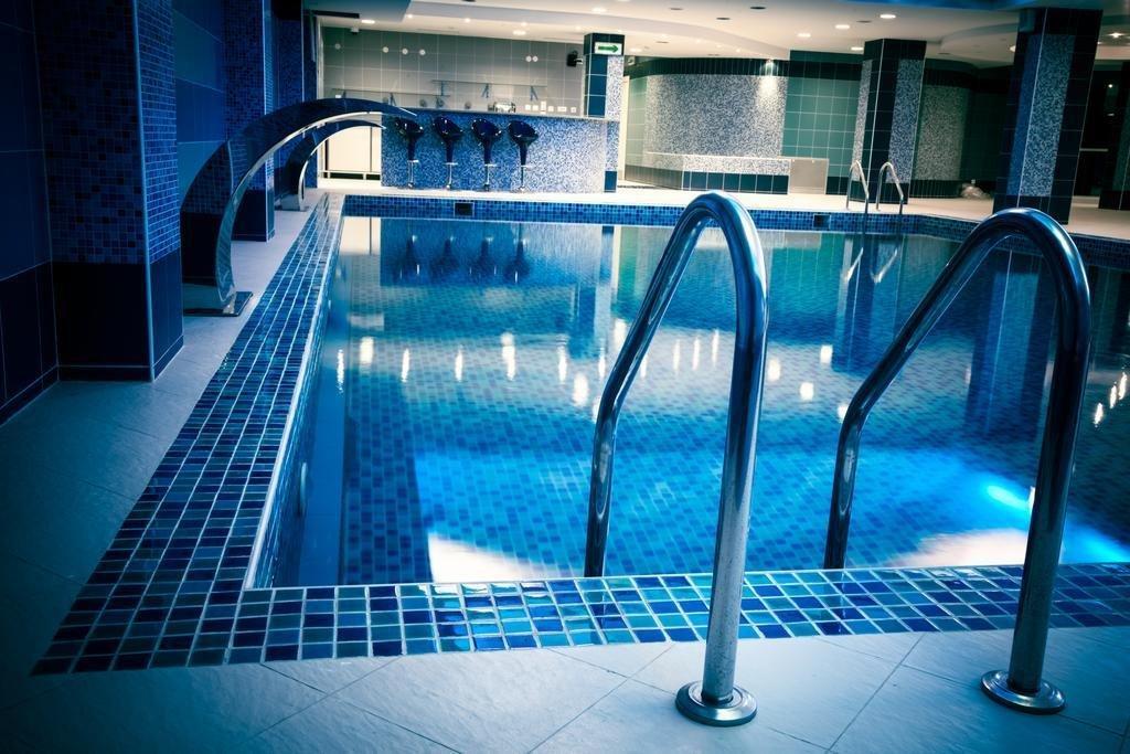 Caspian Riviera Grand Palace Hotel Aktau  Exterior foto The swimming pool at the hotel