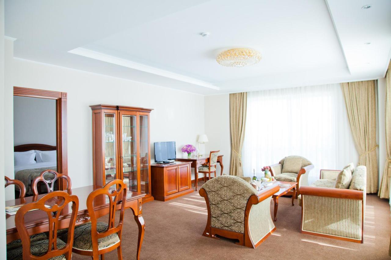 Caspian Riviera Grand Palace Hotel Aktau  Exterior foto Suite